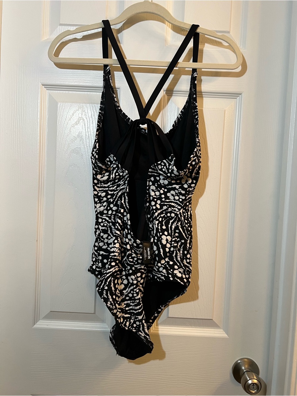🦋 Hurley Black and White One-Piece Swimsuit size xlarge - Picture 4 of 6